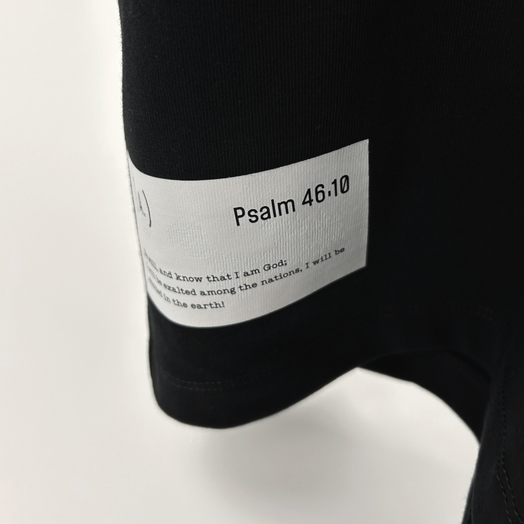 Be still. – Men’s Oversized (Bold)