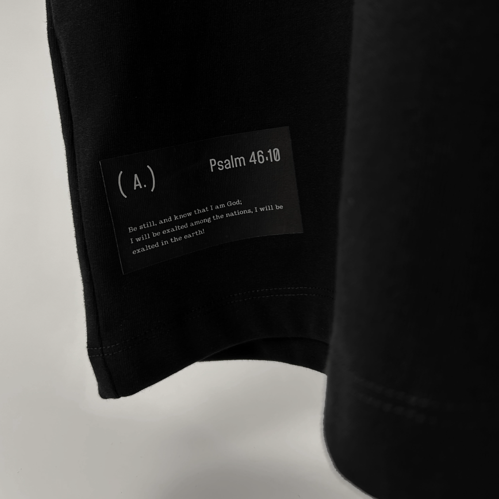 Be still. – Men’s Oversized (Quiet)